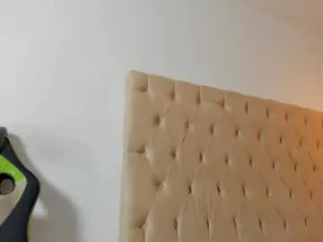 Freechat hotblosson on Chaturbate