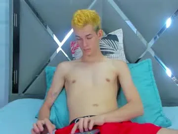 Freechat hotboyx_ on Chaturbate