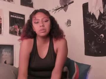 hothoneychile from Chaturbate