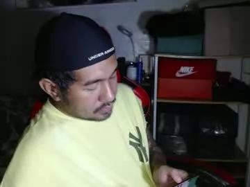 hothunkybear23 from Chaturbate