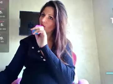 Hotkleoo from Chaturbate