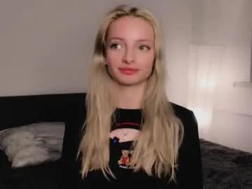Hypno_eyes_babe from Chaturbate