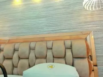 Freechat isaa_stone on Chaturbate