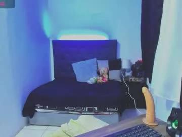 issa_kitty from Chaturbate