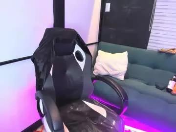 izzyhilton_ from Chaturbate