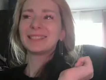 izzyholly from Chaturbate