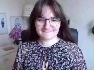 Julie_extasy from Chaturbate