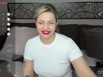 jully_rox from Chaturbate