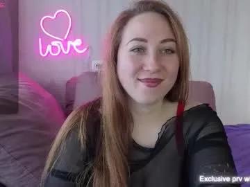 Kellycrystall from Chaturbate