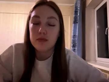 Kellyekusnic from Chaturbate