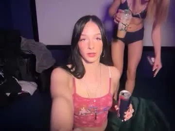 Freechat kendallmonroee on Chaturbate