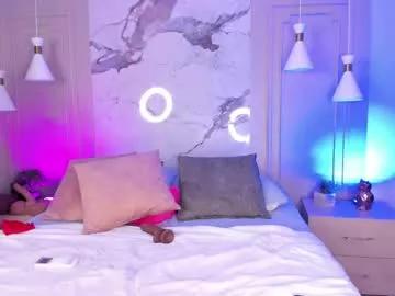 kisshalovee from Chaturbate