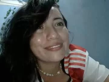 kissmelovejummy from Chaturbate