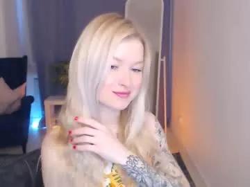 laly_peach from Chaturbate