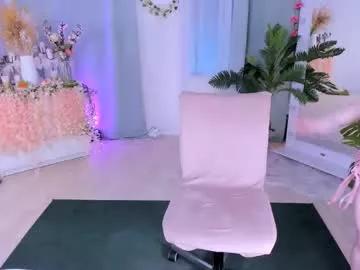 laly_peach from Chaturbate