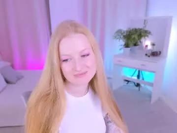 laly_peach from Chaturbate