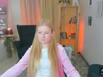 laly_peach from Chaturbate