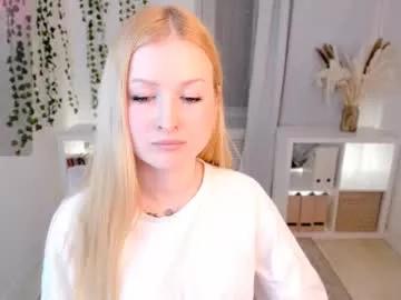 laly_peach from Chaturbate