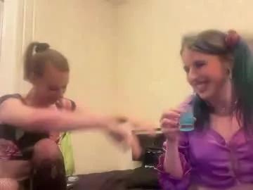 leslietheslut from Chaturbate