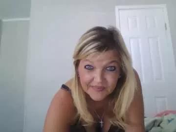 lilblonde412 from Chaturbate