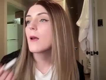 lillyadams222 from Chaturbate