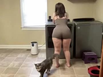 lillyadams222 from Chaturbate