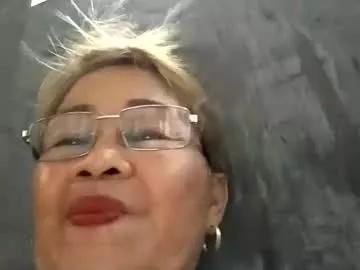 lolamommie from Chaturbate