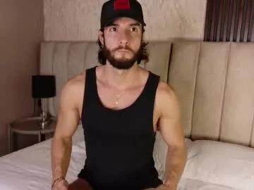 Luciano_ferrer from Chaturbate