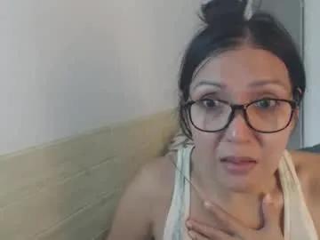 Luckyisa from Chaturbate