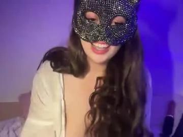Lunahadiid from Chaturbate