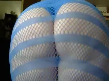 luxuriousuburbawife from Chaturbate