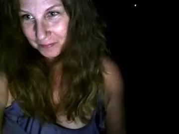luxuriousuburbawife from Chaturbate