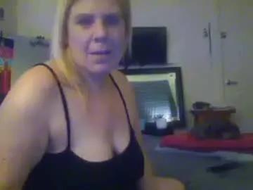 Mandilube39 from Chaturbate