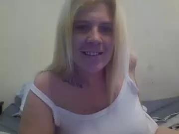 Mandilube39 from Chaturbate