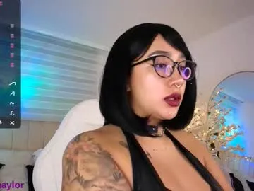 Freechat miathaylor on Chaturbate