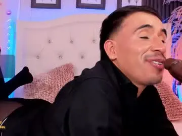 Freechat mr_aronnn on Chaturbate