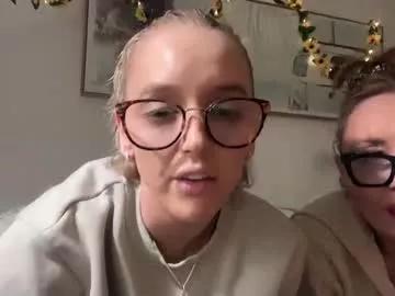 mumandminidesires from Chaturbate is Freechat