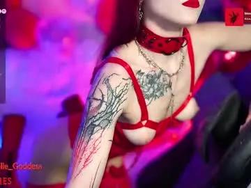 nelle_ from Chaturbate