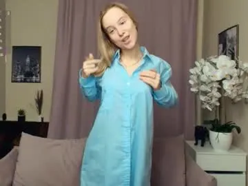 nicolavanderbie — GOAL: handbra close-up;) [61 tokens remaining] Hi hi, I am Nicoletta, Ntmu ;) #18 #shy #feet #teen #skinny