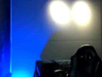 Private nicolvibes_212 on Chaturbate