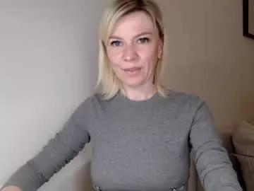 paradisealina from Chaturbate