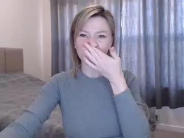 paradisealina from Chaturbate