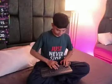 Freechat peter_chase on Chaturbate