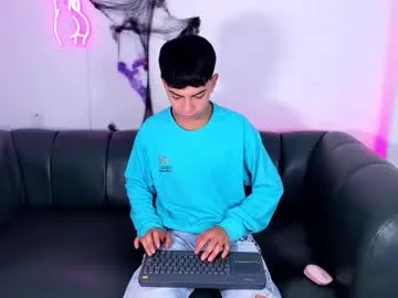 Freechat peter_chase on Chaturbate