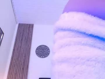 pettit_courtny from Chaturbate