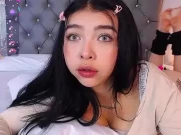 pettit_courtny from Chaturbate
