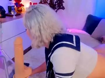 roxxxevelvet from Chaturbate