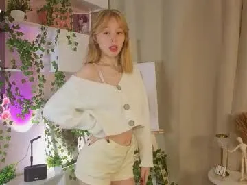 Freechat susanneguitian on Chaturbate