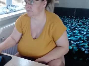 sweetboobs85h from Chaturbate