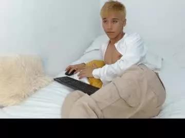 tommyfoxboy from Chaturbate